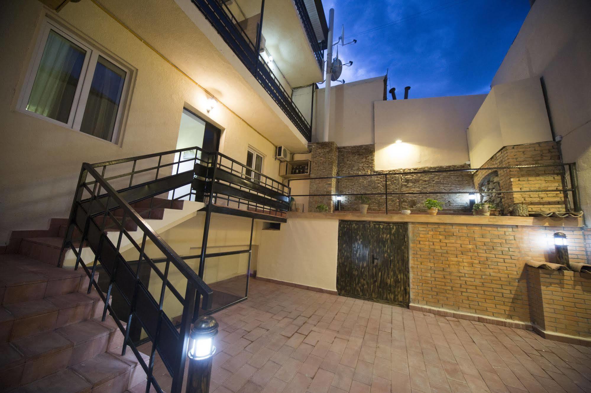 Log Inn Boutique Hotel Tbilisi Buitenkant foto