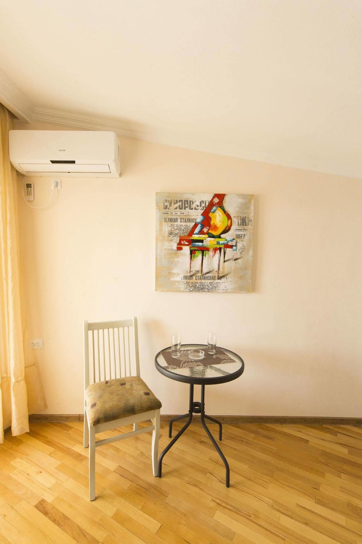 Log Inn Boutique Hotel Tbilisi Buitenkant foto