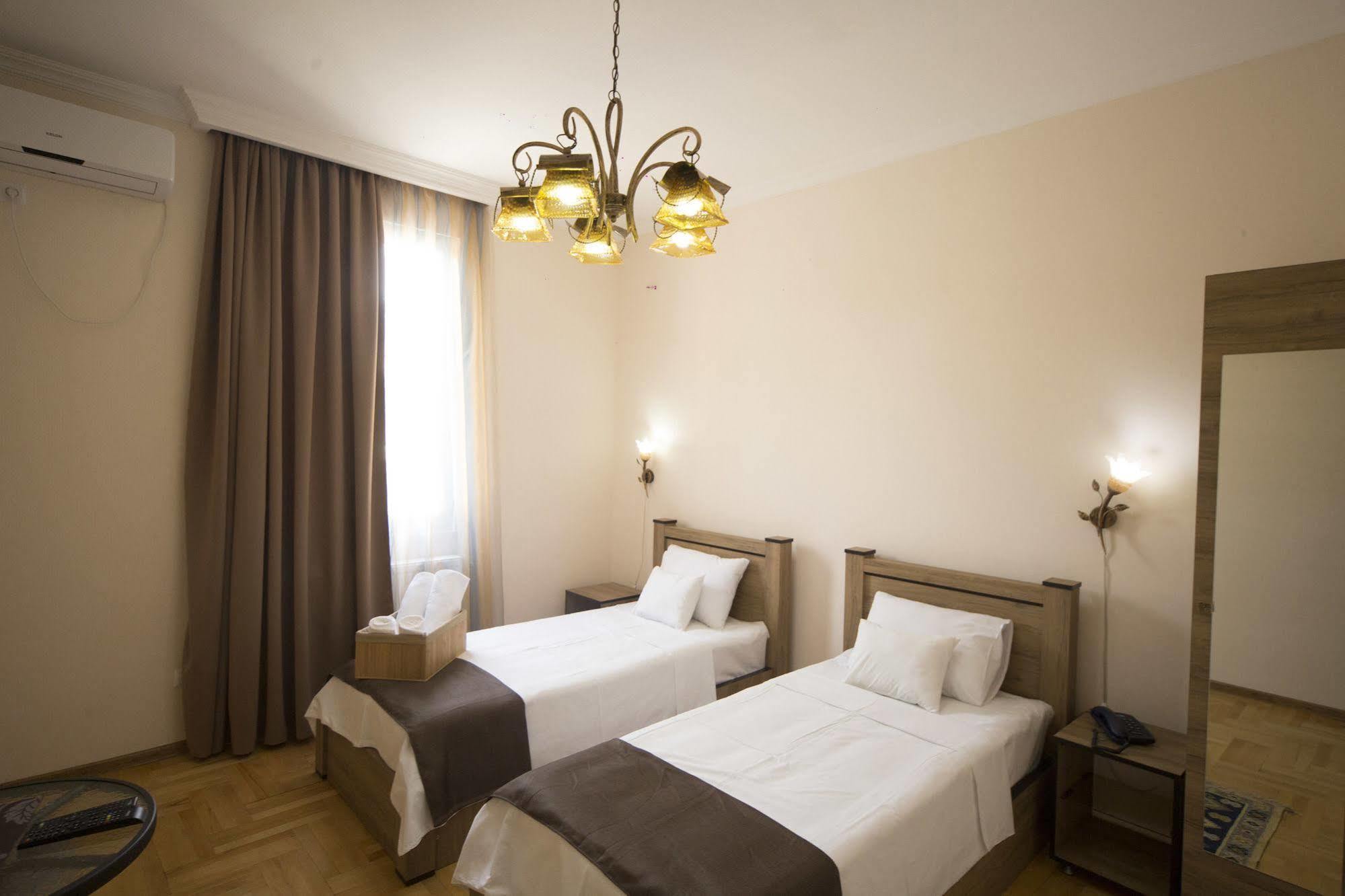 Log Inn Boutique Hotel Tbilisi Buitenkant foto