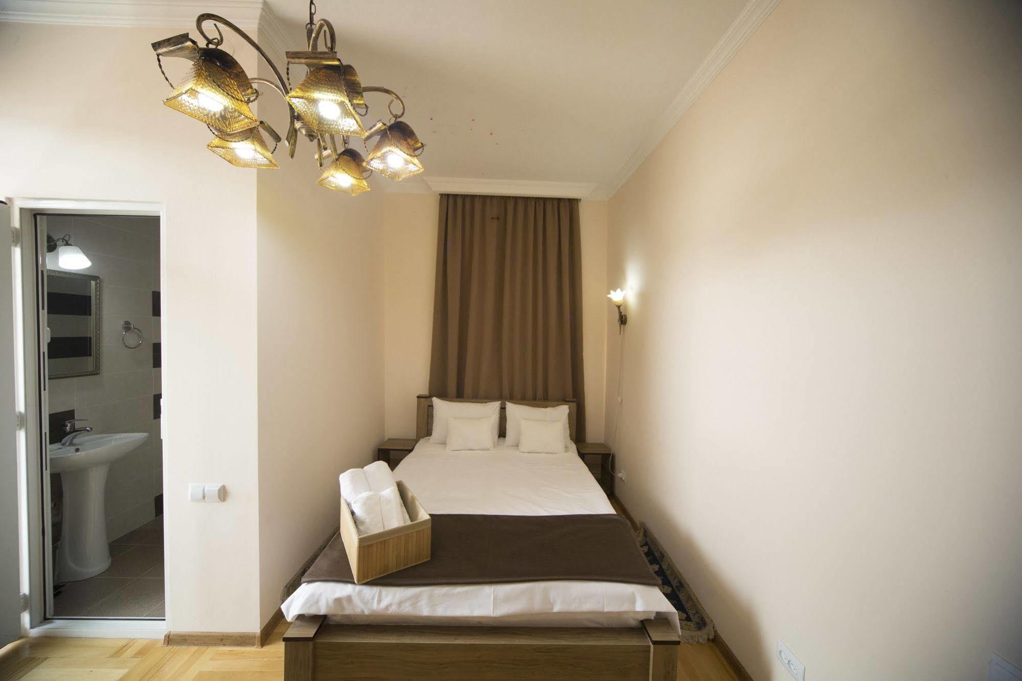 Log Inn Boutique Hotel Tbilisi Buitenkant foto