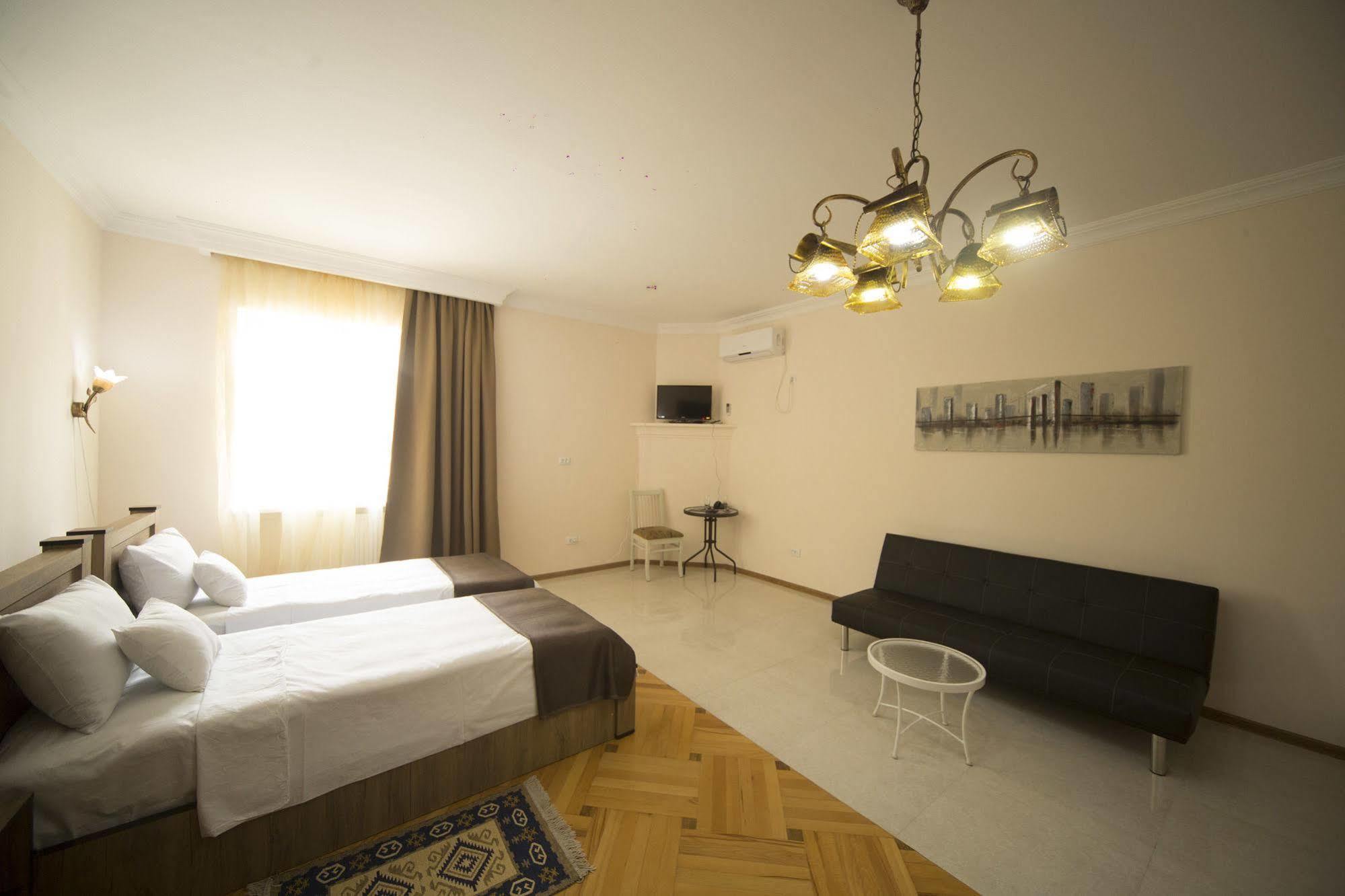 Log Inn Boutique Hotel Tbilisi Buitenkant foto