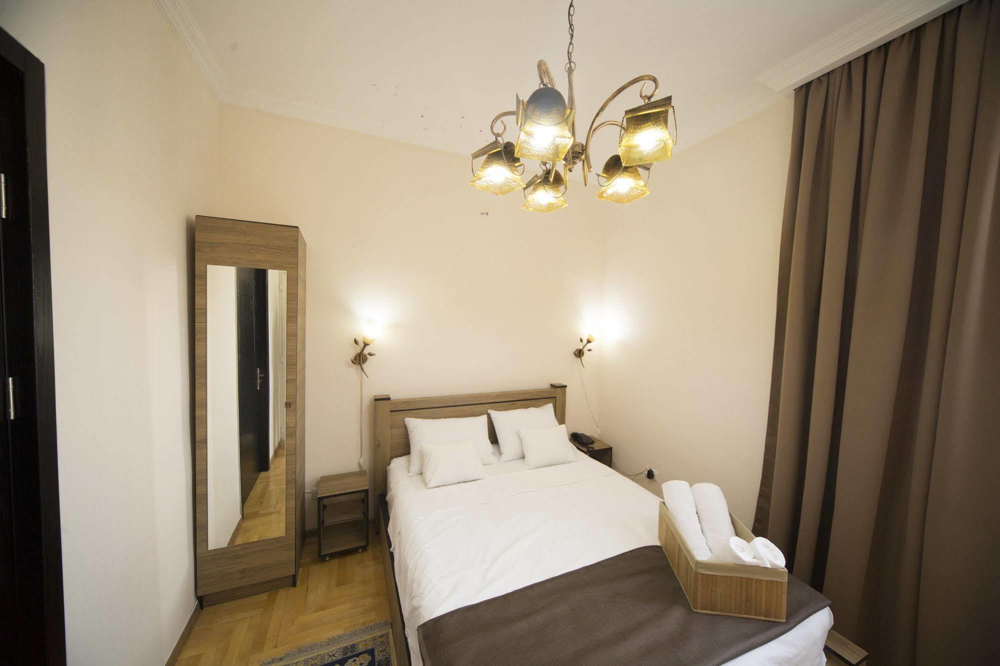 Log Inn Boutique Hotel Tbilisi Buitenkant foto