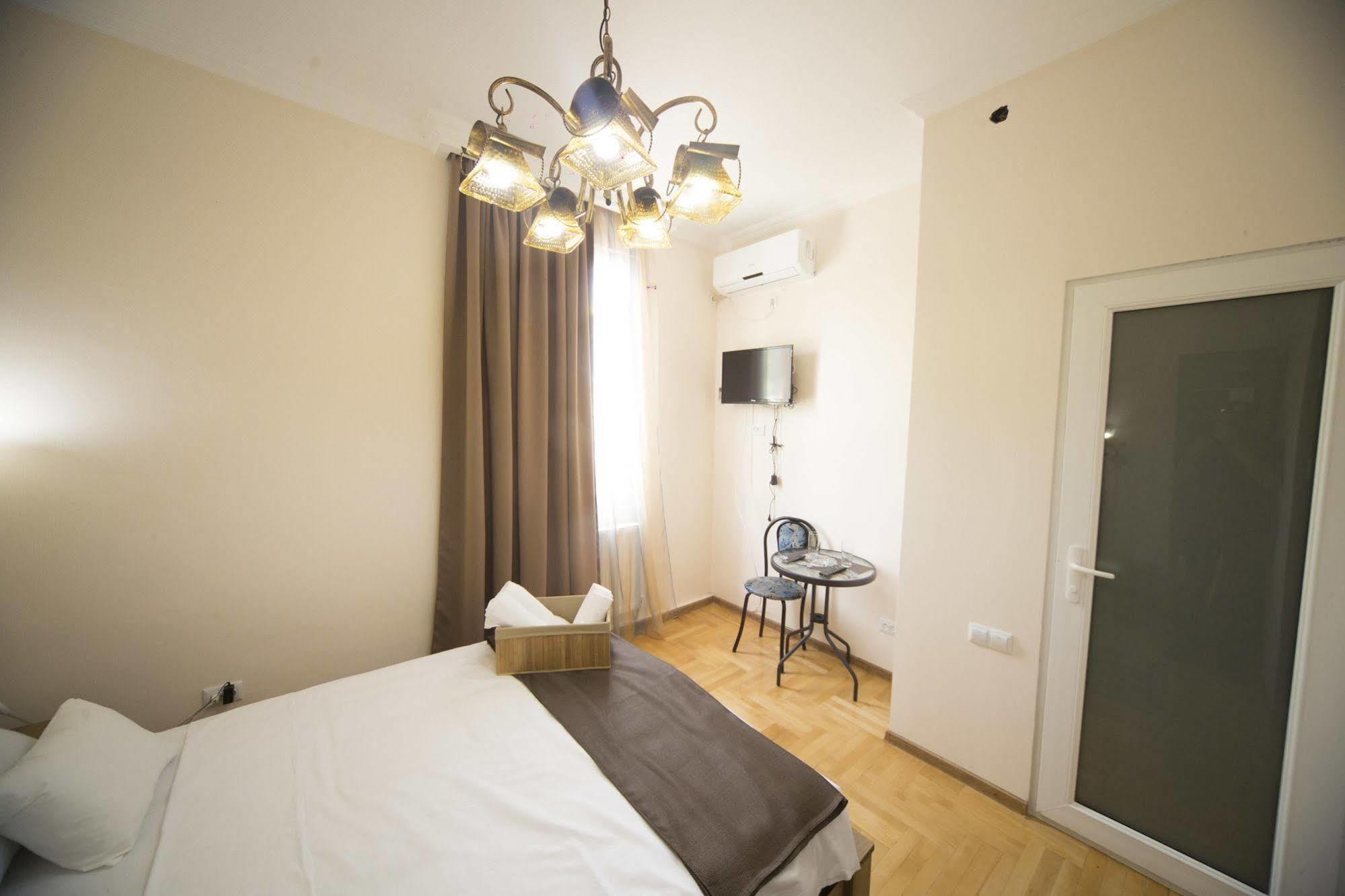 Log Inn Boutique Hotel Tbilisi Buitenkant foto
