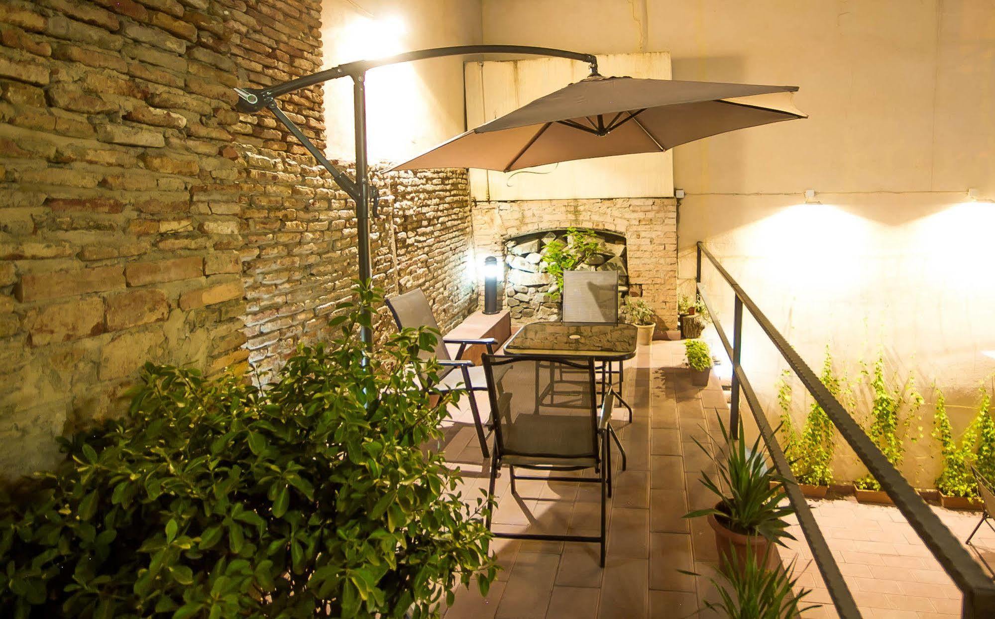 Log Inn Boutique Hotel Tbilisi Buitenkant foto
