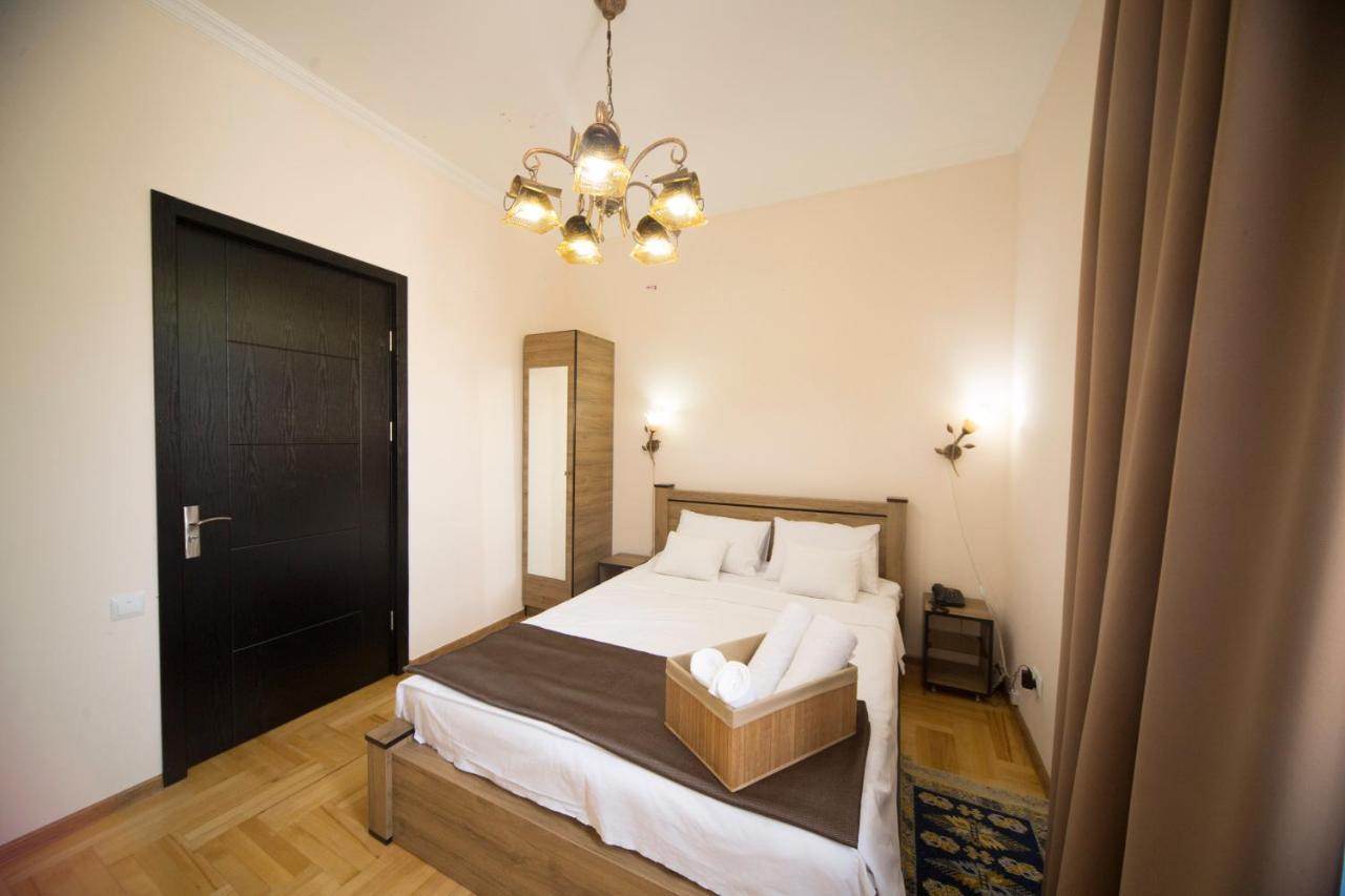 Log Inn Boutique Hotel Tbilisi Buitenkant foto